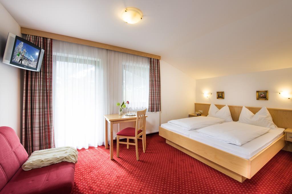 Pension Haus Am Dorfplatz Flachau Esterno foto